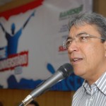Déda assina termo que isenta 5