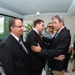 Déda comparece ao velório da mãe do deputado Antônio dos Santos -