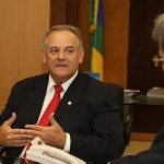 Déda recebe o deputado Givaldo Carimbão