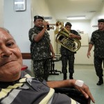 Dia do soldado é marcado com cortejo musical na Oncologia - Fotos: Ascom/SES