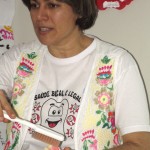 Voluntária estimula cuidados com a saúde bucal em unidade da Renascer - Fotos: Ascom/Renascer