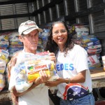 Estado entrega cestas de alimentos a famílias de Tomar do Geru - A beneficiária Edileuza Santos Aguiar