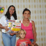 Estado entrega cestas de alimentos a famílias de Tomar do Geru - A beneficiária Edileuza Santos Aguiar
