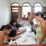 Estado entrega cestas de alimentos a famílias de Tomar do Geru - A beneficiária Edileuza Santos Aguiar