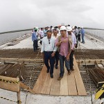 Déda leva deputados e prefeitos para verificar obras da ponte Gilberto Amado  - Foto: Marco Vieira/ASN