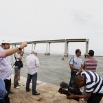 Déda leva deputados e prefeitos para verificar obras da ponte Gilberto Amado  - Foto: Marco Vieira/ASN