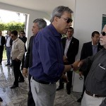 Familiares e autoridades lamentam a morte de Manoel Celestino Chagas - Diversos familiares