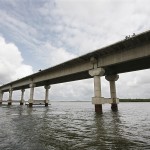 Déda leva deputados e prefeitos para verificar obras da ponte Gilberto Amado  - Foto: Marco Vieira/ASN