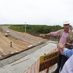 Déda leva deputados e prefeitos para verificar obras da ponte Gilberto Amado  - Foto: Marco Vieira/ASN