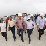 Déda leva deputados e prefeitos para verificar obras da ponte Gilberto Amado  - Foto: Marco Vieira/ASN