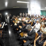 Banese homenageia servidores públicos - A técncia judiciária Mileise Souza de Oliveira