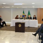 Dilma e Déda assinam contrato que amplia em R$ 683 milhões o crédito para novos investimentos - O governador Marcelo Déda