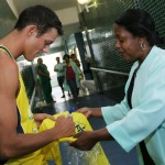Atletas do Vôlei de Praia visitam Oncologia do Huse -