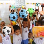 Crianças da Amélia Leite recebem brinquedos arrecadados através do 'Reutilize Alegria' - Fotos: Igor Andrade/Semarh