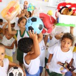 Crianças da Amélia Leite recebem brinquedos arrecadados através do 'Reutilize Alegria' - Fotos: Igor Andrade/Semarh