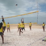 Atletas do Circuito Nacional de Vôlei de Praia dão aula para alunos da rede estadual  - Fotos: Ascom/Seed