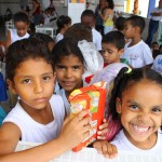 Crianças da Amélia Leite recebem brinquedos arrecadados através do 'Reutilize Alegria' - Fotos: Igor Andrade/Semarh