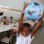 Crianças da Amélia Leite recebem brinquedos arrecadados através do 'Reutilize Alegria' - Fotos: Igor Andrade/Semarh