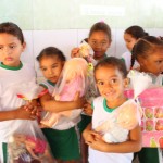 Crianças da Creche Irmã Graça recebem brinquedos arrecadados através do ‘Reutilize Alegria’  - Fotos: Ascom/Semarh