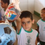 Crianças da Creche Irmã Graça recebem brinquedos arrecadados através do ‘Reutilize Alegria’  - Fotos: Ascom/Semarh