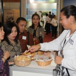 Sergipe participa de feira em Gramado - As queijadinhas de Sao Cristóvao fizeram sucesso entre os agentes de viagem / Fotos: Dinarci Borges