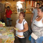 Literatura de cordel atrai turistas ao mercado de Aracaju - Fotos: Ascom/Setur