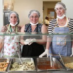 Gestoras da maternidade servem almoço para funcionários em comemoração ao Natal - Fotos: Bruno César / FHS