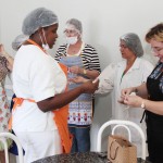 Gestoras da maternidade servem almoço para funcionários em comemoração ao Natal - Fotos: Bruno César / FHS