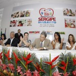 Ao lado da ministra do Desenvolvimento Social e Combate à Fome
