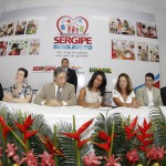 Ao lado da ministra do Desenvolvimento Social e Combate à Fome