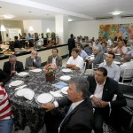 Déda participa de almoço com representantes da Fies -