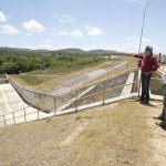 Marcelo Déda visita obras da barragem do rio Poxim -