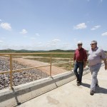 Marcelo Déda visita obras da barragem do rio Poxim -