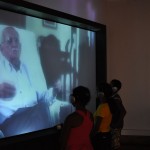 Exposição homenageia os 50 anos do Banese - Visitantes do Museu da Gente Sergipana assistem a vídeos sobre a história dos 50 anos do Banese / Fotos: Luis Medonça