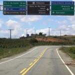 Ministério do Turismo realiza vistoria na Rodovia PontalConvento - A técnica do Ministério do Turismo Mariana Costa realizando a vistoria na rodovia