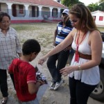 Seides entrega presentes a acolhidos e socioeducandos da Fundação Renascer - Fotos: Ascom/Fundacer