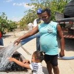 Governo entrega alimentos e água à população vítima da seca -