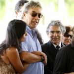 Déda comparece ao sepultamento de dona Dalva