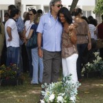 Déda comparece ao sepultamento de dona Dalva
