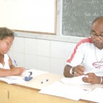 Primeiro dia das matrículas dos alunos candidatos à rede estadual transcorre com normalidade - A dona de casa Ana Paula Conceição Santos / Fotos: Juarez Silveira/Seed