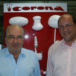 Secretário realiza visita oficial à sede administrativa das Duchas Corona em Guarulhos (SP)   - O secretário Zeca da Silva e o presidente da Corona