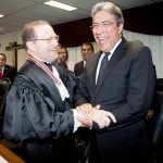 Déda participa da solenidade de posse do desembargador federal Paulo Guedes -
