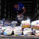 Estado entrega alimentos a vítimas da estiagem em Tomar do Geru -