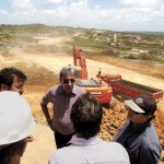 Déda visita obras da nova rodovia que liga BR235 à avenida Santa Gleide  -