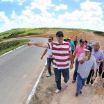 Vicegovernador visita obras na avenida Santa Gleide -