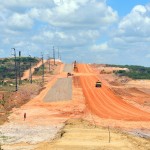 Vicegovernador visita obras na avenida Santa Gleide -