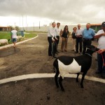 Seides entrega caminhão à Associação de Caprinos e Ovinos -