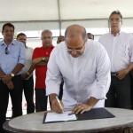 Governador assina ordem de serviço para a restauração da Rodovia SE100 - Fotos: Marco Vieira/ASN
