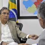 Rebelião chega ao fim sem vítima fatal e Déda diz que negociação foi conduzida com paciência e firmeza - "A atitude orientada mostrouse a mais correta e sensata"