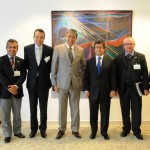 Ao lado do governador